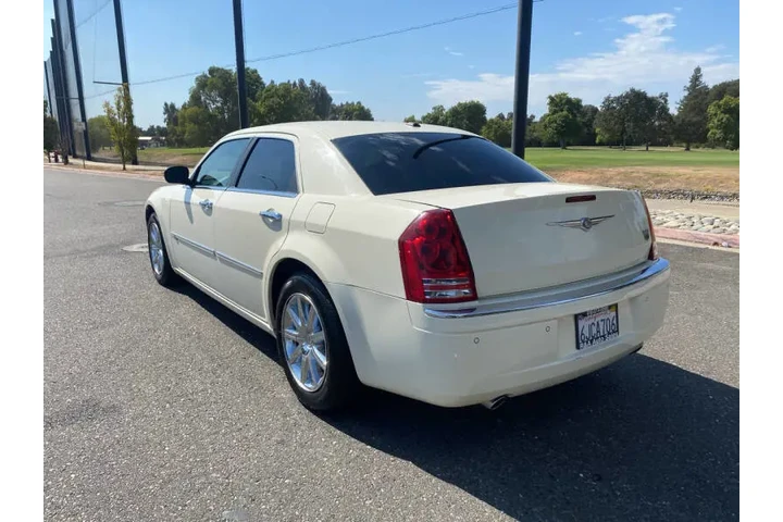 $9495 : 2010 300 C HEMI image 6