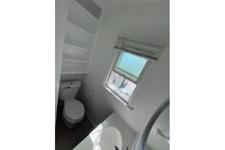 $1695 : Studio/Single Inglewood image 3