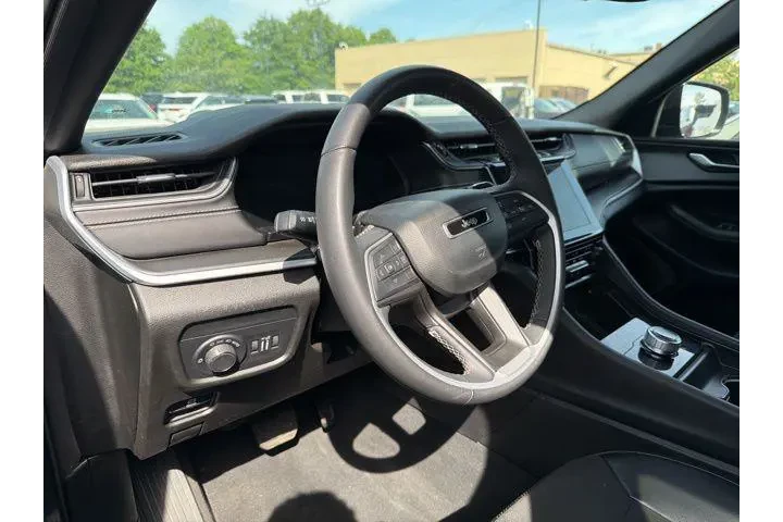 $32791 : Jeep Grand Cherokee L 2024 4 image 8