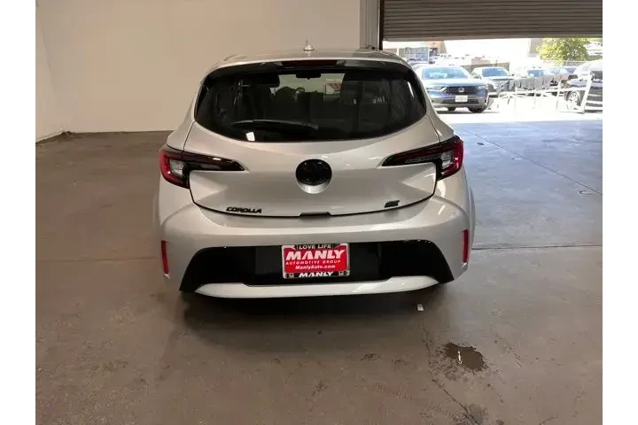 $24462 : Toyota Corolla Hatchback 202 image 4