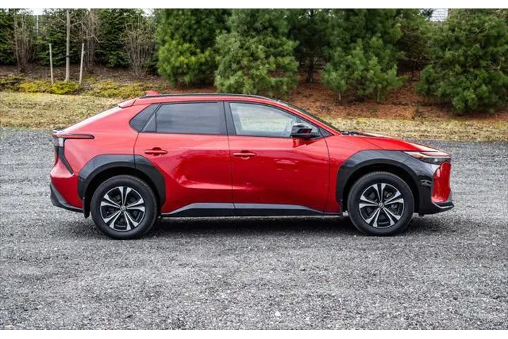 $17995 : Toyota bZ4X 2023 AWD XLE 4dr image 9