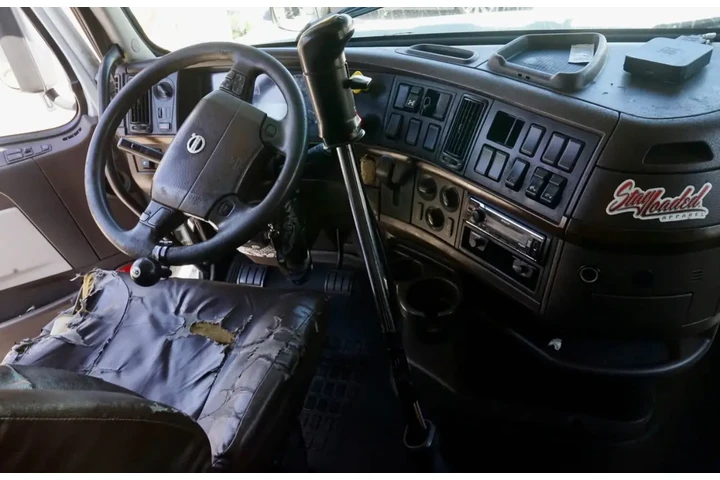 $9500 : 2014 VOLVO VNL PARTES image 4