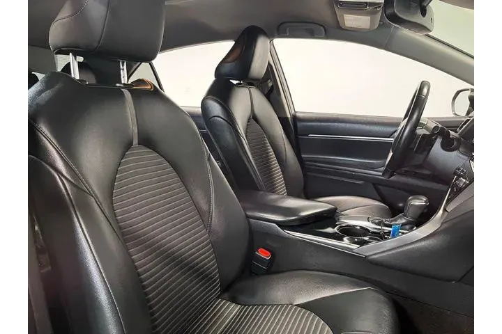 $22981 : Toyota Camry 2019 image 8