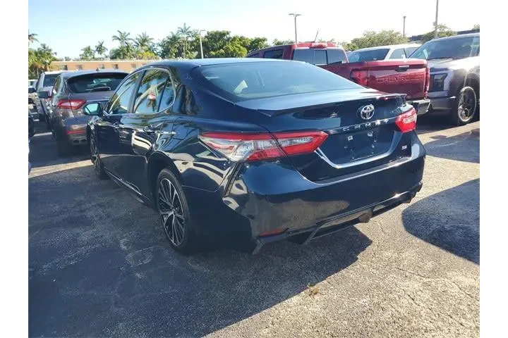 $15990 : Toyota Camry 2018 SE 4dr Sed image 4