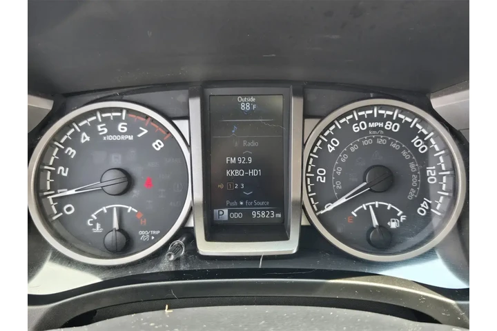 $24996 : Toyota Tacoma 2017 4x4 TRD P image 10