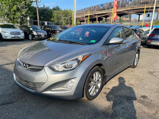 2015 Elantra SE image 3