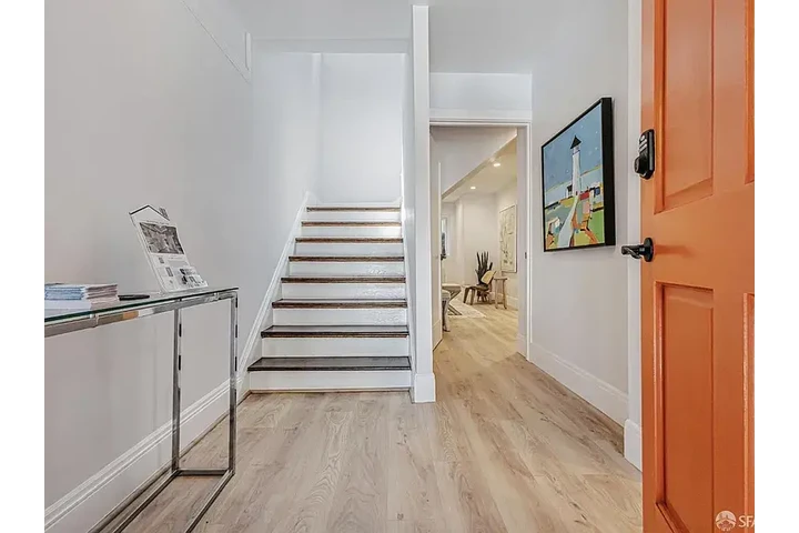 $1500 : This two-story beauty availabl image 7