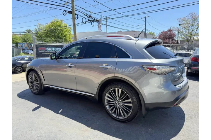 $10699 : 2017 QX70 image 8