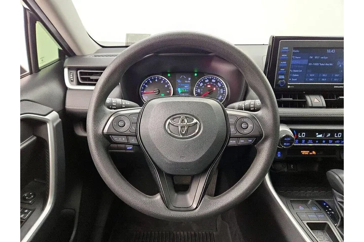 $25998 : Toyota RAV4 2021 XLE 4dr SUV image 10