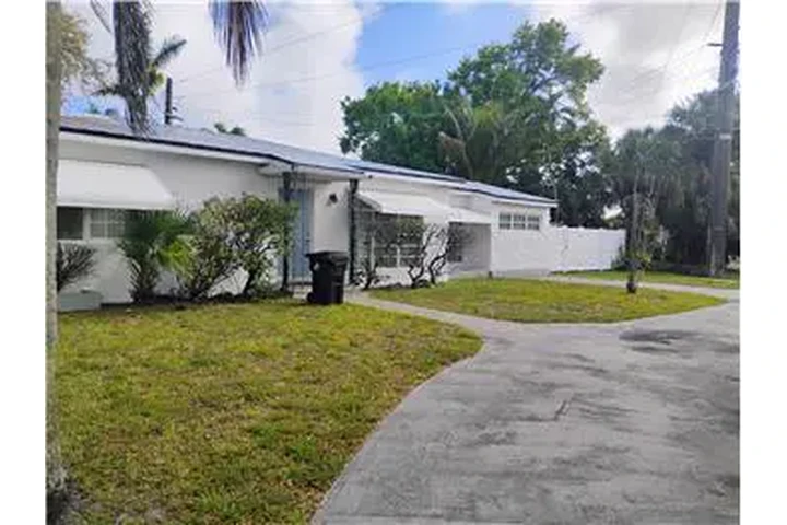 $3600 : Rental property with 4 bedro image 2