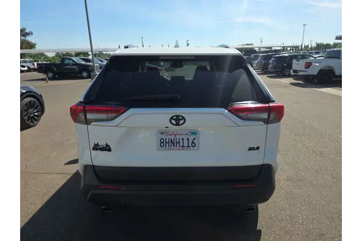 $20900 : Toyota RAV4 2019 XLE Premium image 5