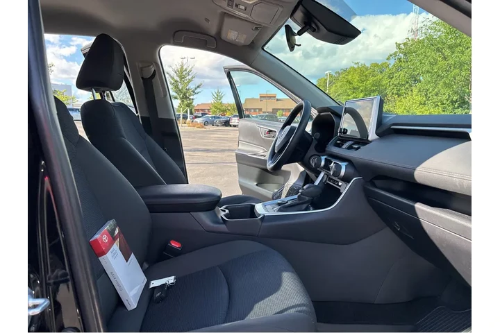 $33689 : Gold Certified2025 RAV4 Hybri image 4