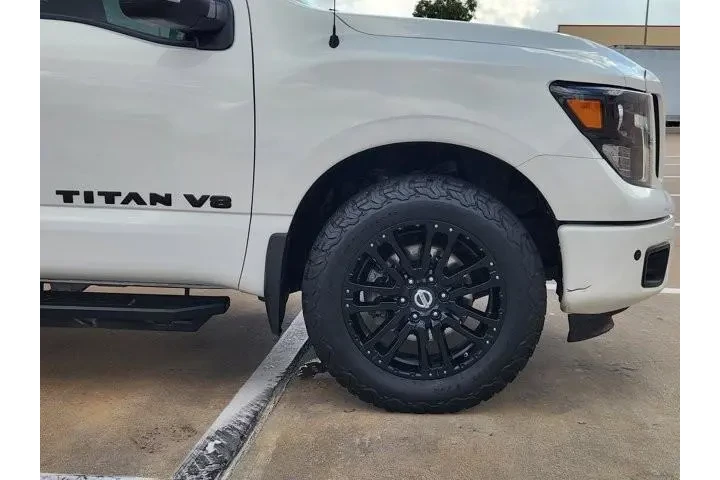 $24713 : Nissan Titan 2018 4x4 S 4dr image 8