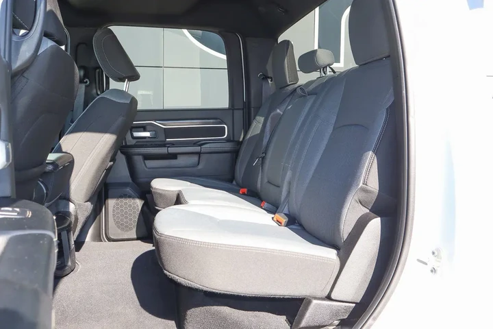 $46988 : 2024 2500 Big Horn 4x4 Crew C image 8