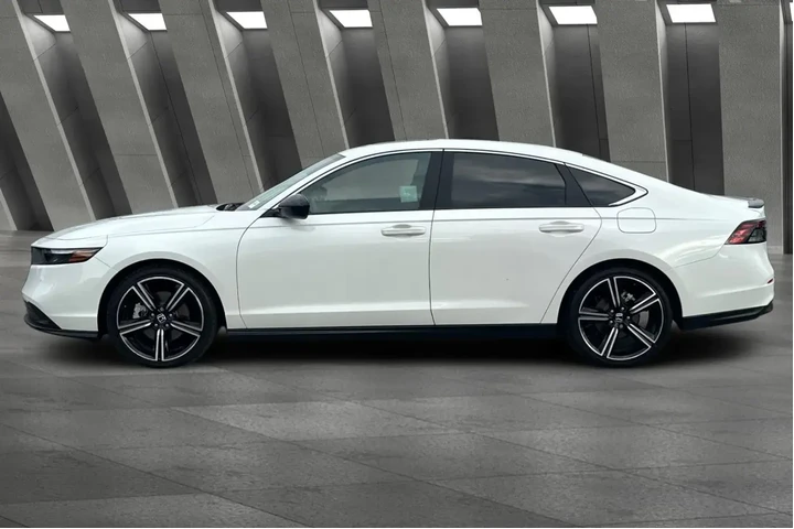 $25400 : Honda Accord Hybrid 2025 Spo image 8