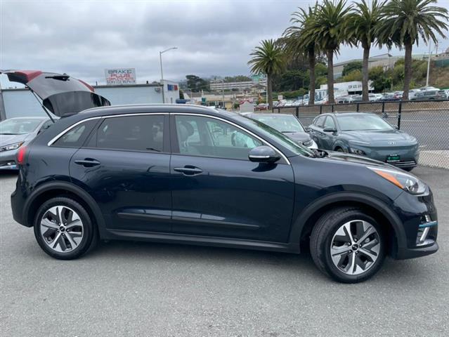 $24900 : Used 2022 Niro EV EX Premium image 4