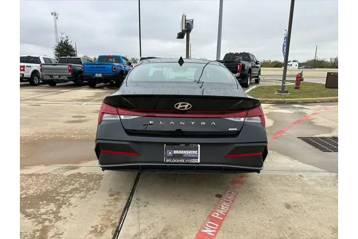 $23997 : Hyundai ELANTRA Hybrid 2025 image 6