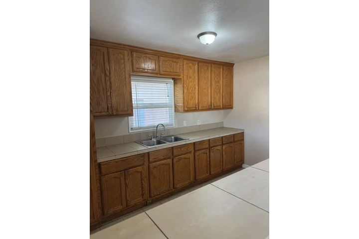 $2450 : Casa en Paramount  2Recamaras image 4