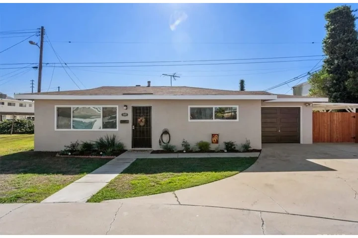 $2050 : Beautiful 2 Bed in Compton image 1