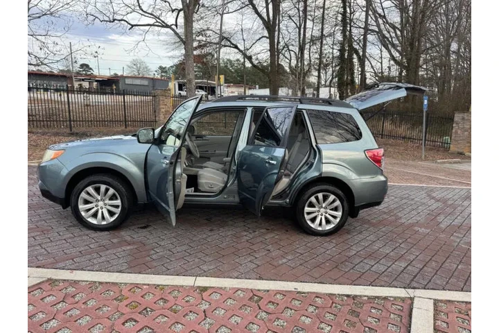 $4500 : 2011 Forester 2.5X Premium image 9