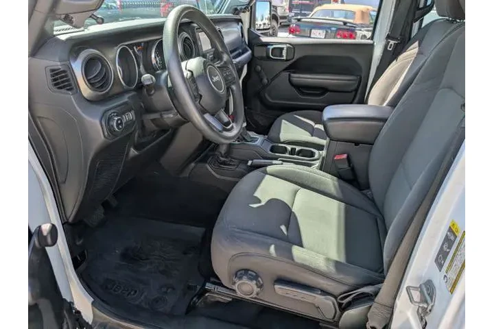 $27997 : Jeep Gladiator 2021 4x4 Spor image 9