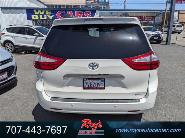 $30995 : 2017 Sienna Limited 7-Passeng image 7