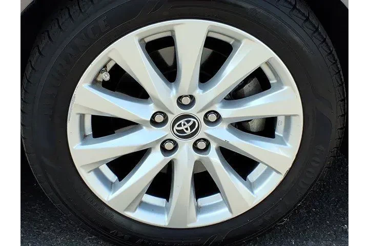 $17995 : Toyota Camry 2019 LE 4dr Sed image 8