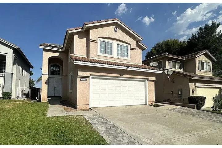 $2300 : HOUSE FOR RENT RIVERSIDE CA image 8