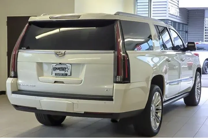 $21777 : Cadillac Escalade ESV 2015 4 image 4