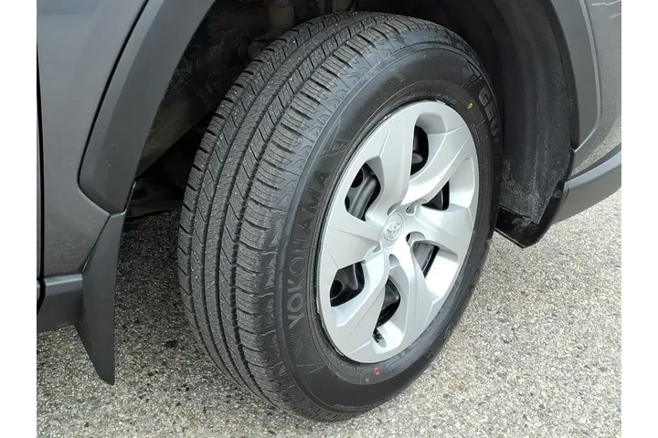 $24734 : Toyota RAV4 2022 AWD LE 4dr image 4