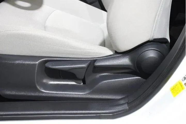 $19562 : Toyota Corolla 2020 LE 4dr S image 4