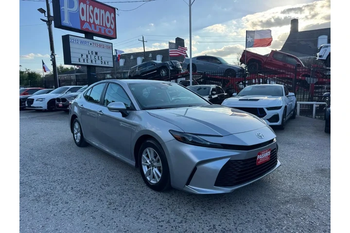 2025 Camry Hybrid LE image 3