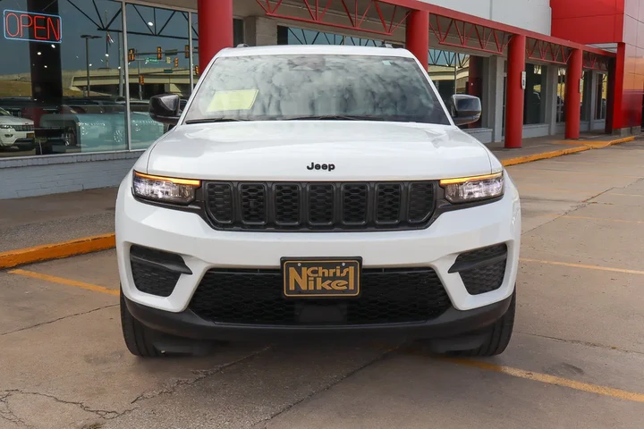 $27488 : 2023 Grand Cherokee Altitude image 3