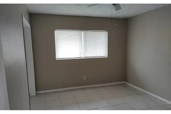 $1250 : HOUSE RENT IN AVON PARK FLORID image 5