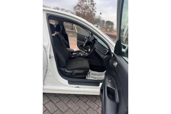 $6500 : 2018 Optima LX image 4