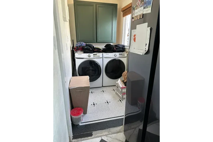 $1290 : South Los Angeles Renta image 6