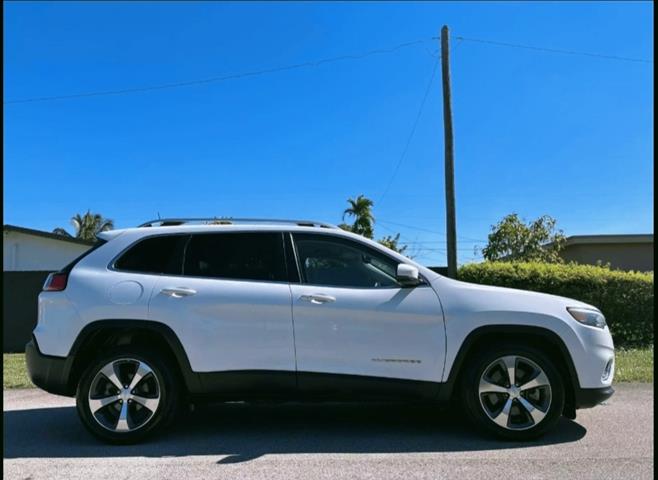 $8900 : Se vende Jeep Cherokee image 9