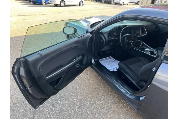 $16999 : 2017 Challenger SXT image 10