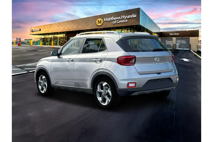 $18413 : Hyundai VENUE 2024 SEL 4dr C image 5