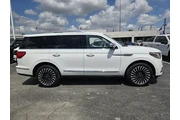 $39996 : Lincoln Navigator 2020 4x4 B thumbnail
