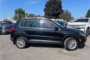 $11990 : 2017 Tiguan thumbnail