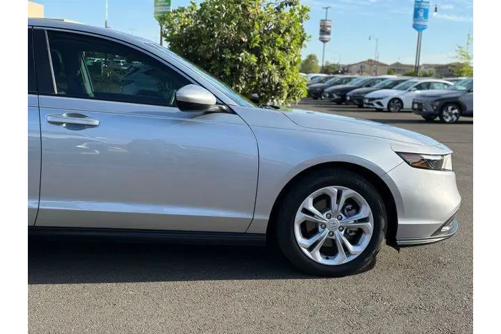 $26991 : Honda Accord 2025 LX 4dr Sed image 9