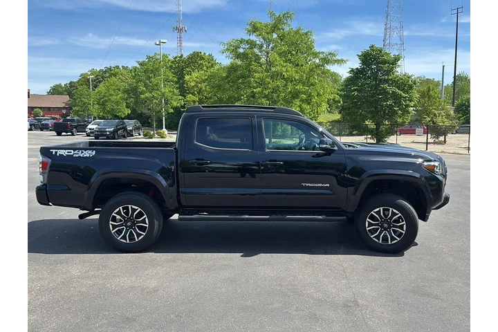 $31296 : Silver Certified 2022 Tacoma image 9