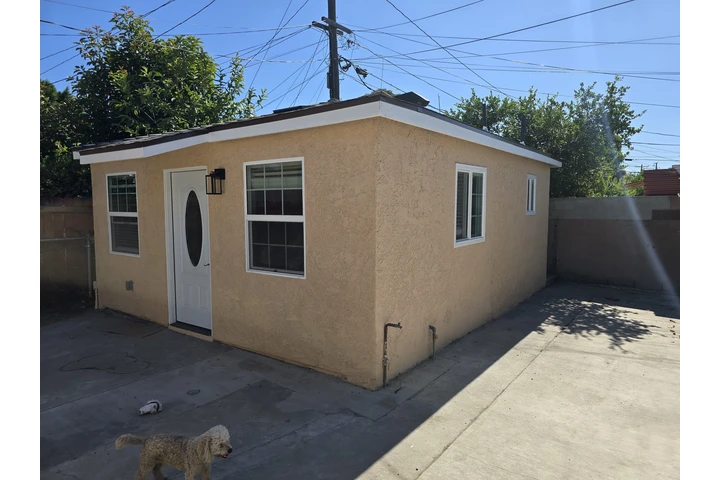 $1850 : Nuevo Estudio en South Gate image 5