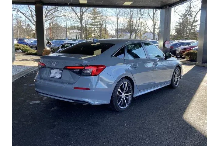 $21370 : Honda Civic 2024 Touring 4dr image 5