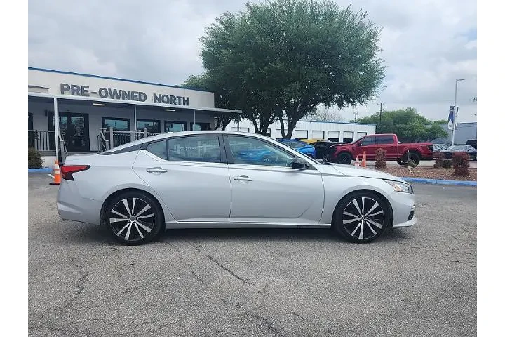 $17999 : Nissan Altima 2021 2.5 SR 4d image 2