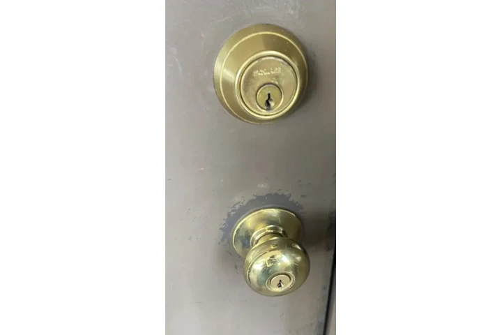 LOCKSMITH 323 640 0694 image 1