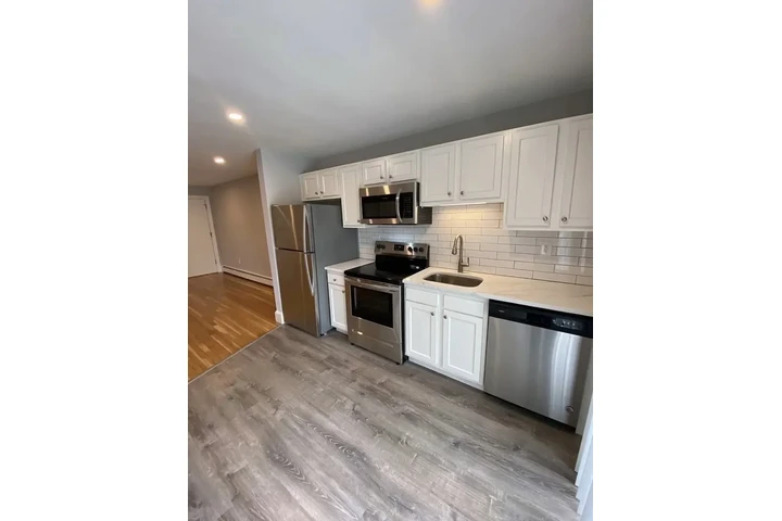 $1100 : APT LOS ANGELES 1 REC/1PARKING image 3