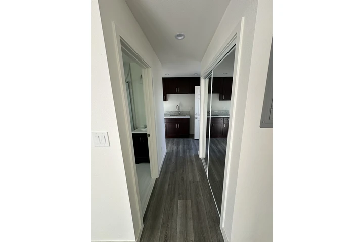 $1500 : Estudio Remodelado con Parking image 4