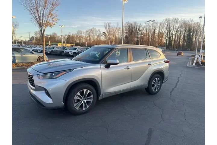 $37911 : Toyota Highlander 2024 XLE 4 image 5